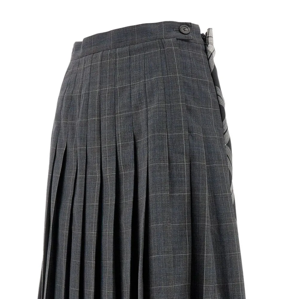 double_skirt_with_adhesiv_1.webp Best Double skirt with adhesive tape Skirts