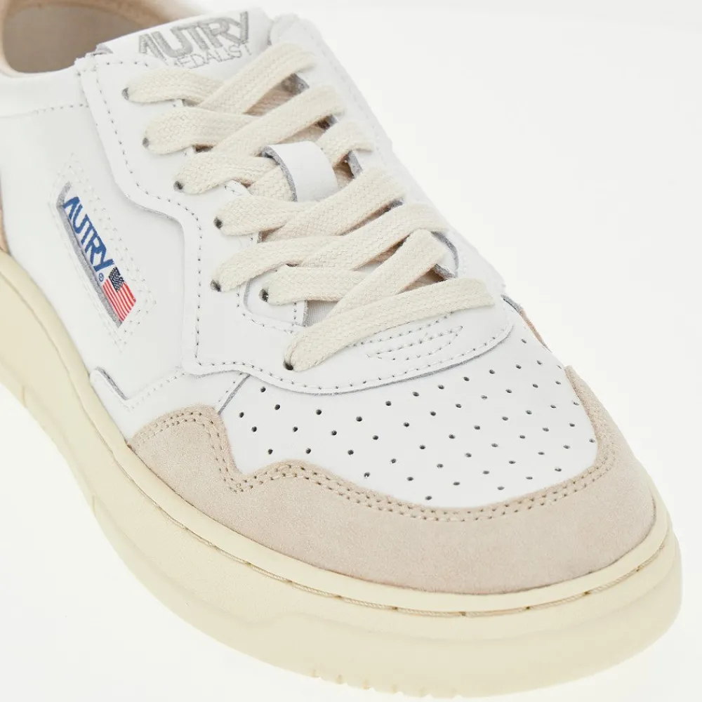 suede_and_leather_medalis_1-1.webp Best Suede and leather Medalist Low sneakers Sneakers