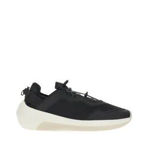Online Travel Essential Sneakers
