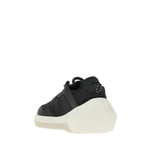 Online Travel Essential Sneakers