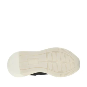 Online Travel Essential Sneakers